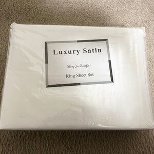 NWT Luxury Satin White King Bed Sheet Set Minimalist Modern